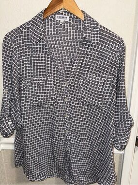 Express Women’s Black & White Geometric Button-Up Shirt